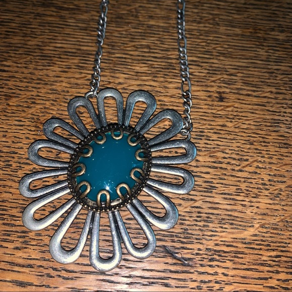 LUCKY BRAND FLOWER NECKLACE HTF NEW - Picture 3 of 3